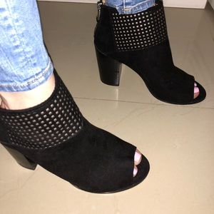 Report Open toed booties